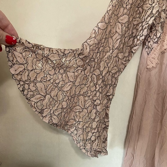 Umgee women's S lace insert bell sleeve shark bite hem blush pink boho top EUC - Picture 3 of 5